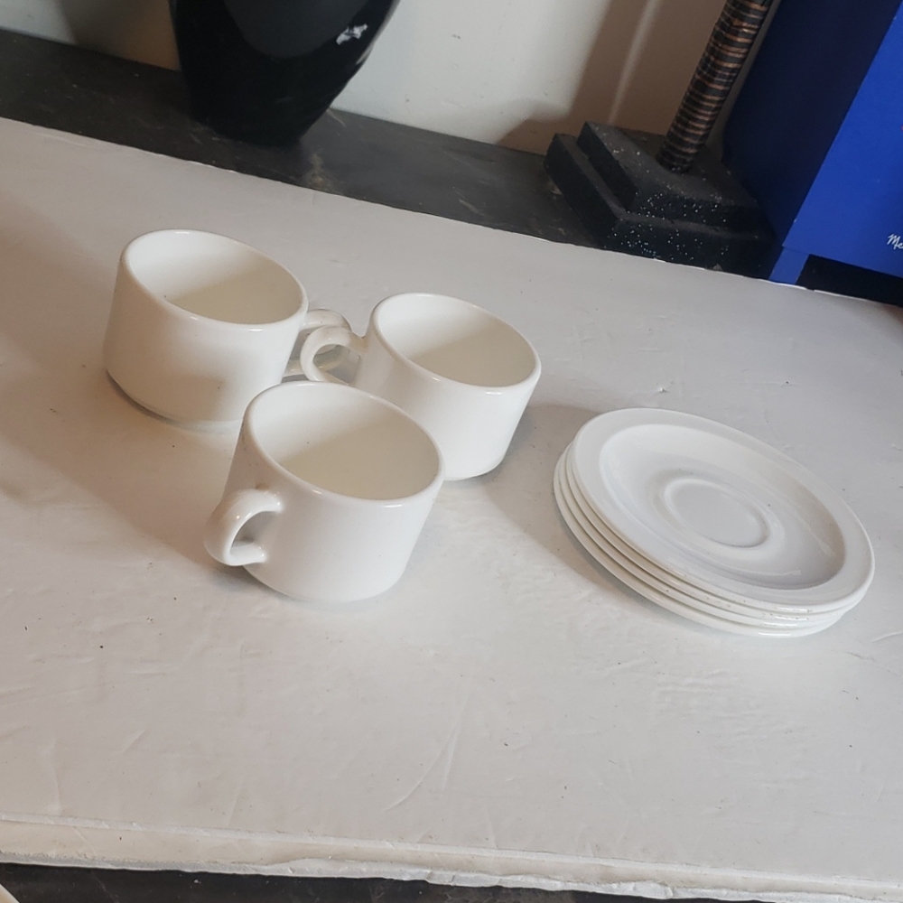 Amway Teacups x3 and Saucers x4